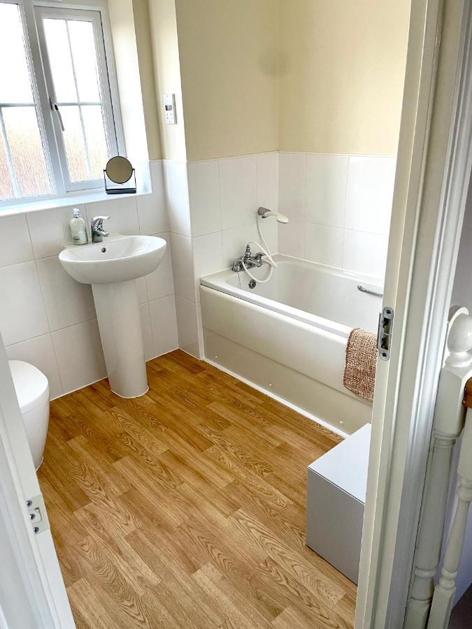 Stunning Large Detached Gloucester, 4 Beds, 3 Bedroom, 2 Bathroom Property, Nr Chelt, The Docks And Quays Sleeps 6 Eksteriør billede