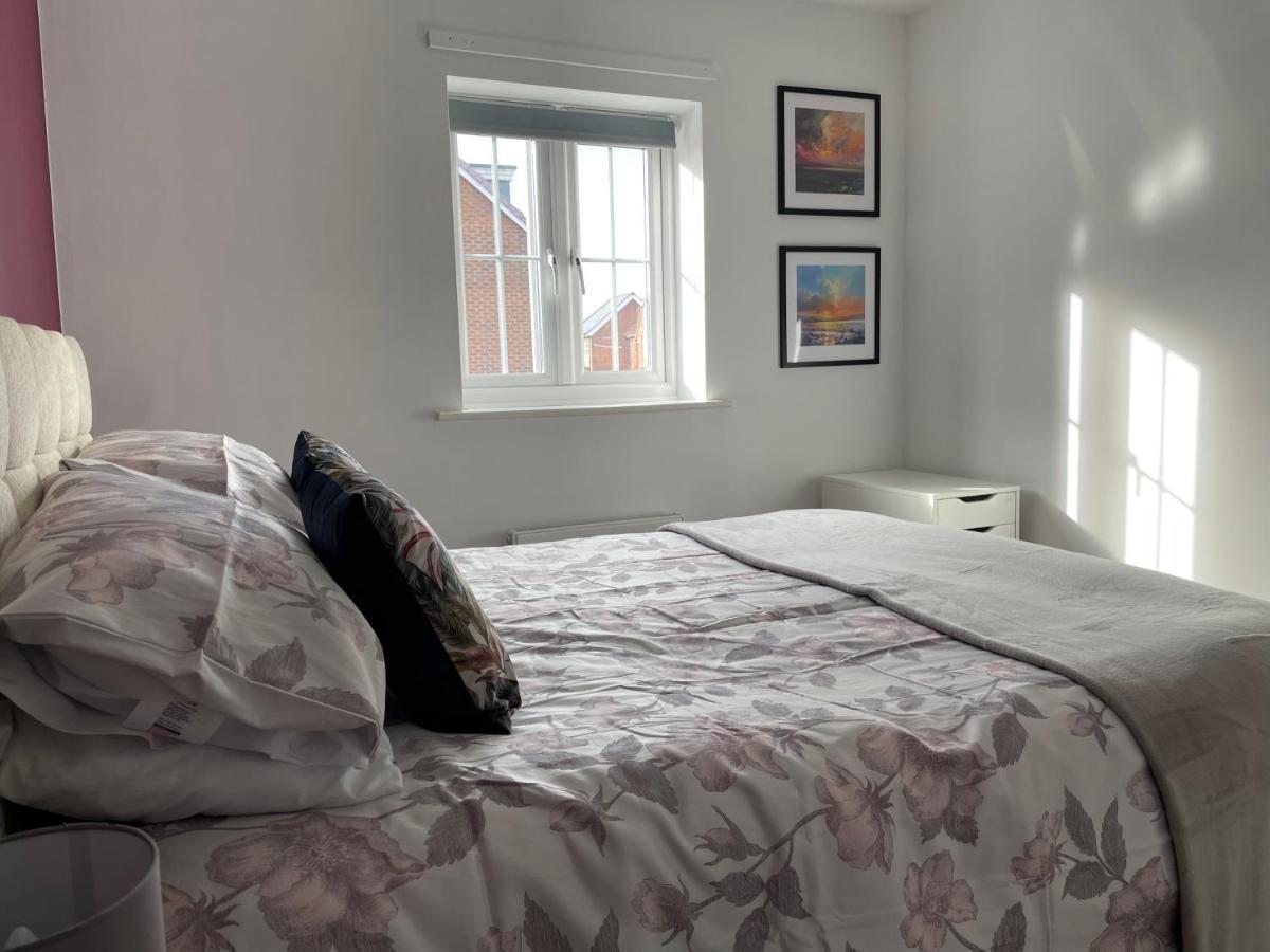 Stunning Large Detached Gloucester, 4 Beds, 3 Bedroom, 2 Bathroom Property, Nr Chelt, The Docks And Quays Sleeps 6 Eksteriør billede