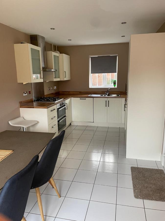 Stunning Large Detached Gloucester, 4 Beds, 3 Bedroom, 2 Bathroom Property, Nr Chelt, The Docks And Quays Sleeps 6 Eksteriør billede