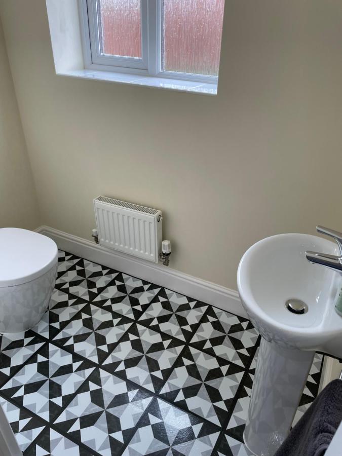 Stunning Large Detached Gloucester, 4 Beds, 3 Bedroom, 2 Bathroom Property, Nr Chelt, The Docks And Quays Sleeps 6 Eksteriør billede