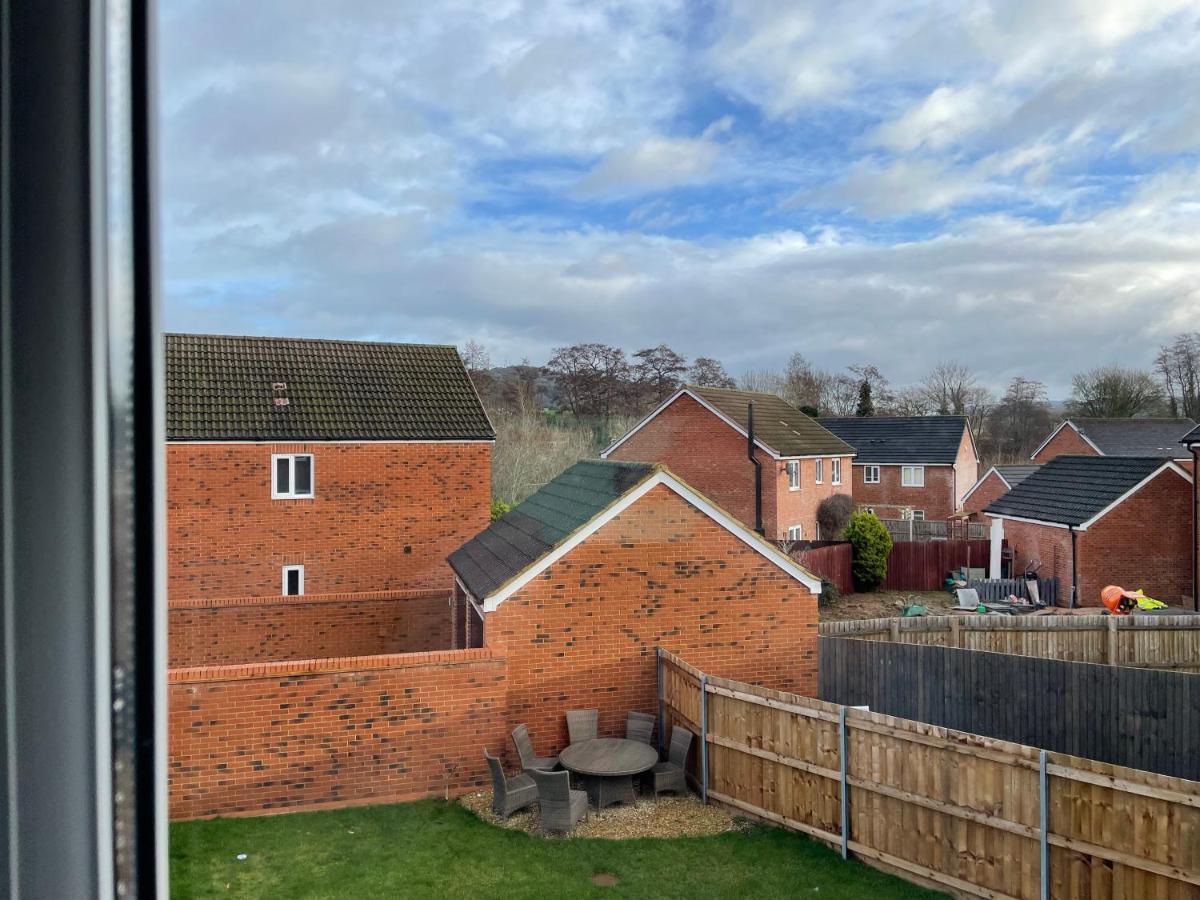 Stunning Large Detached Gloucester, 4 Beds, 3 Bedroom, 2 Bathroom Property, Nr Chelt, The Docks And Quays Sleeps 6 Eksteriør billede